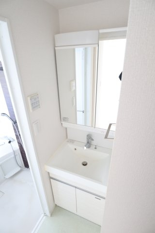 大阪市城東区成育１丁目の賃貸マンションの洗面所