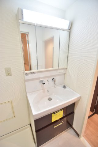 大阪市城東区中央３丁目の賃貸マンションの洗面所