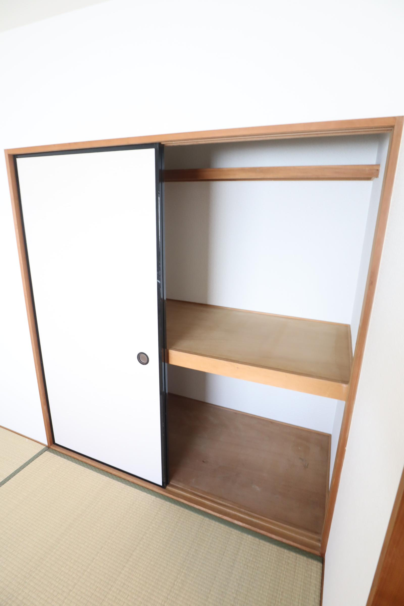 大阪市城東区天王田の賃貸マンションの収納