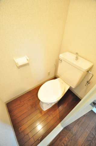 大阪市都島区御幸町１丁目の賃貸マンションのトイレ