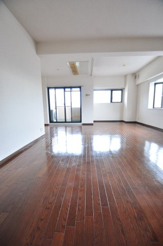 大阪市都島区御幸町１丁目の賃貸マンションの居間・リビング