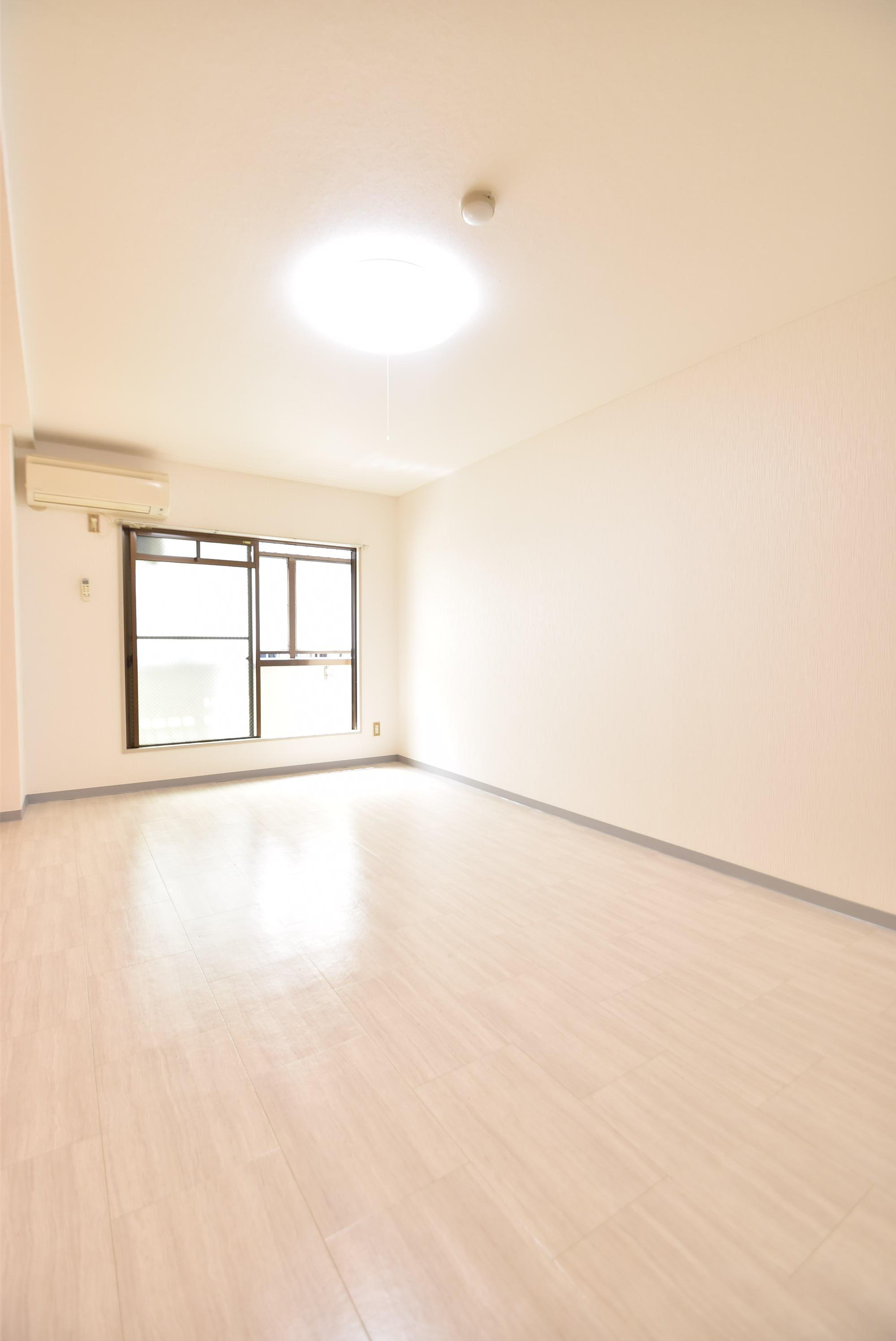 大阪市城東区成育２丁目の賃貸マンションの居間・リビング