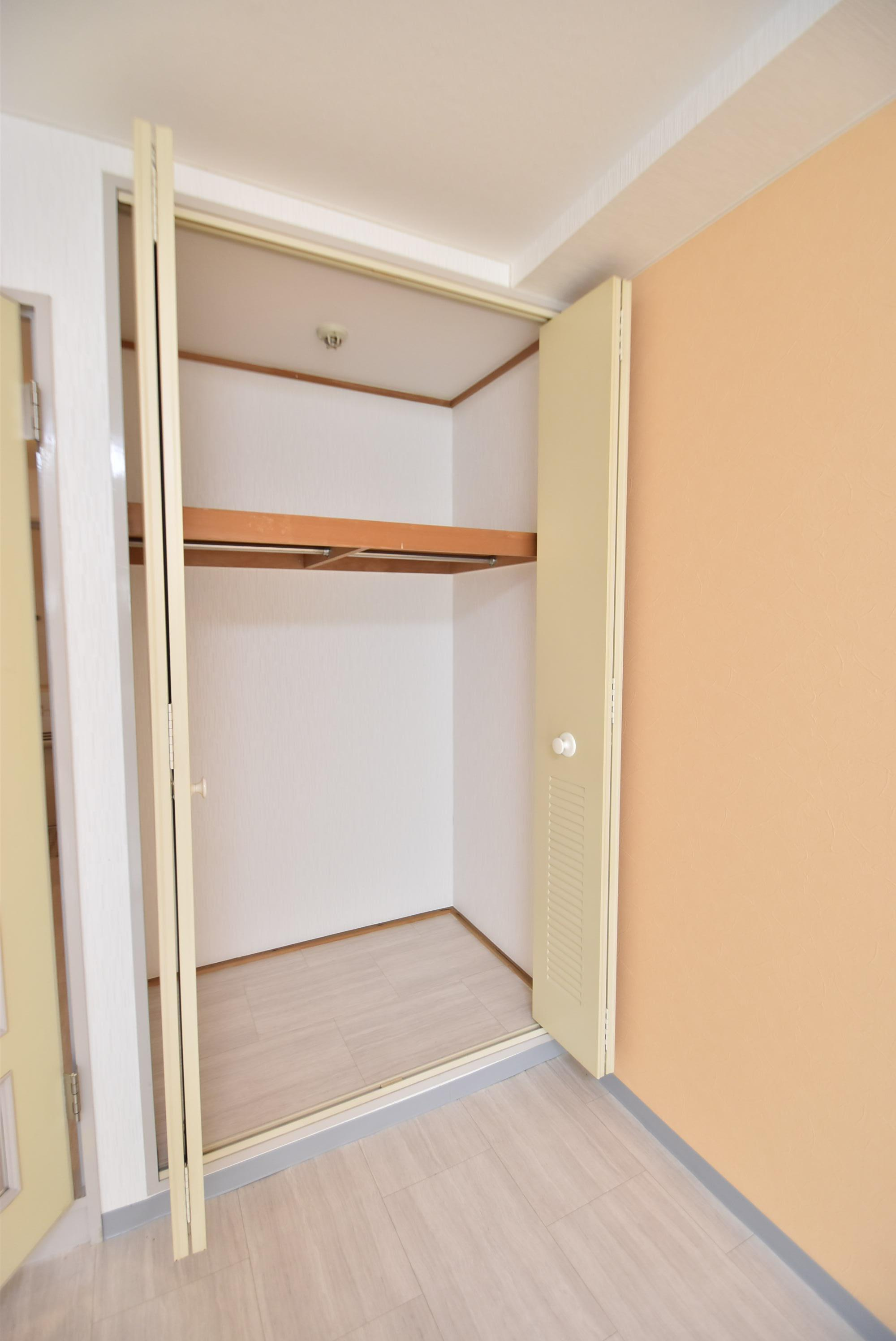 大阪市城東区成育２丁目の賃貸マンションの収納