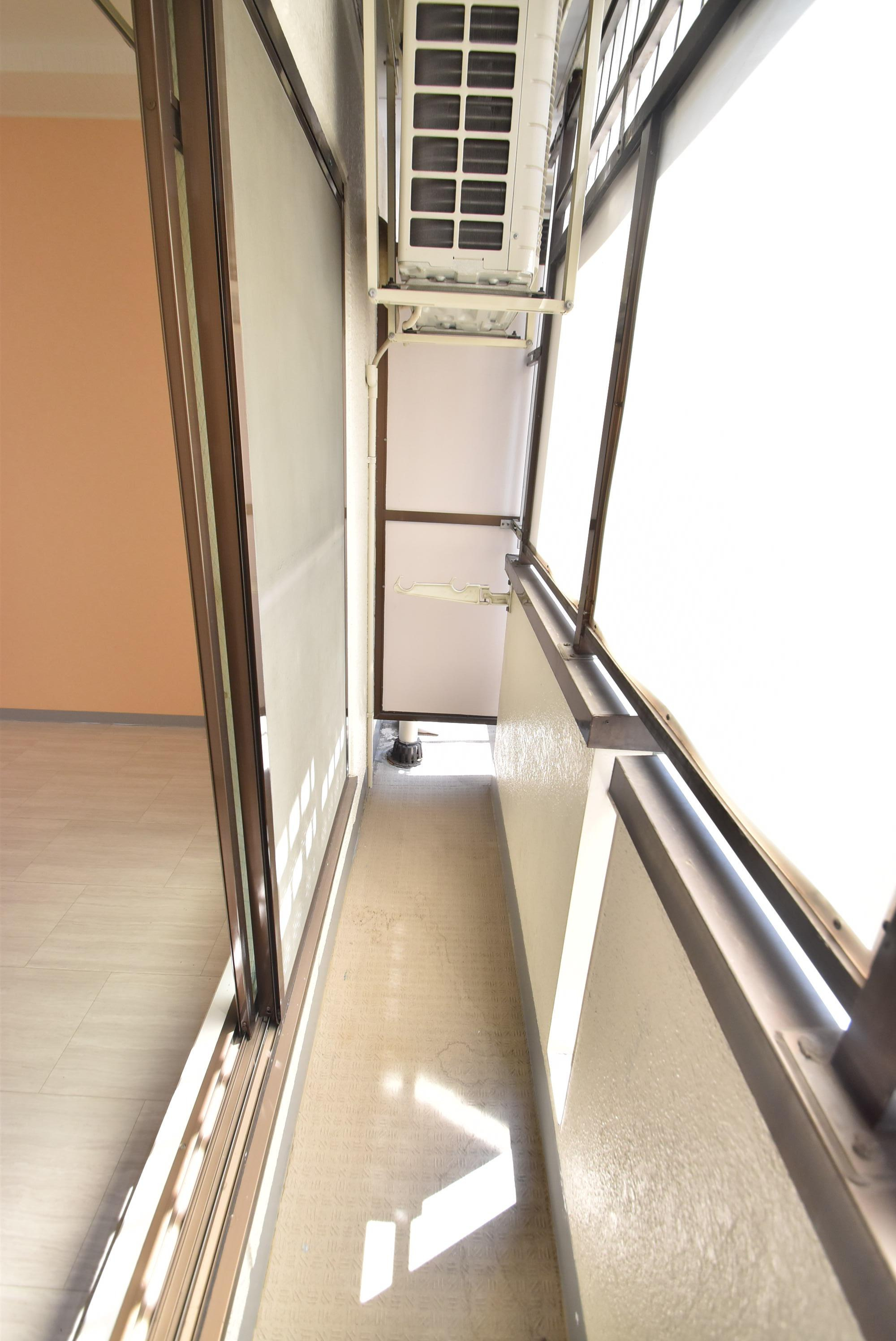 大阪市城東区成育２丁目の賃貸マンションのバルコニー