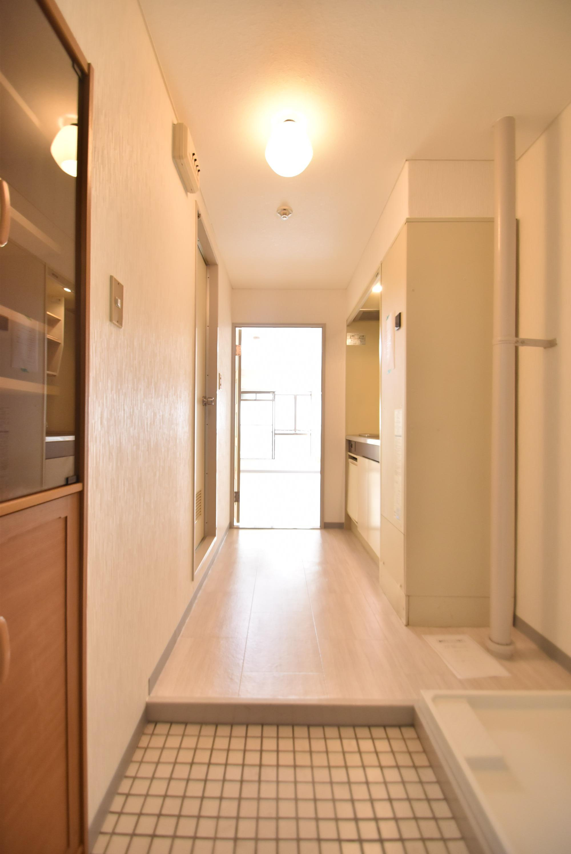 大阪市城東区成育２丁目の賃貸マンションの玄関