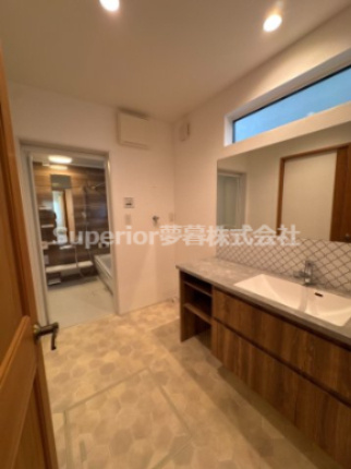 【中古戸建て】大津市赤尾町のランドリースペース|お風呂の横には洗濯機置場あり！！