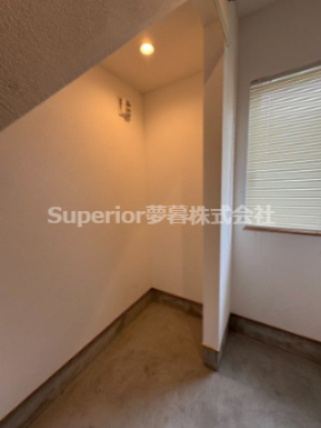 【中古戸建て】大津市赤尾町の収納|玄関の土間収納は自転車も入るサイズです(∩˃o˂∩)♡