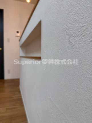 【中古戸建て】大津市赤尾町の内装|こだわりのある漆喰の壁