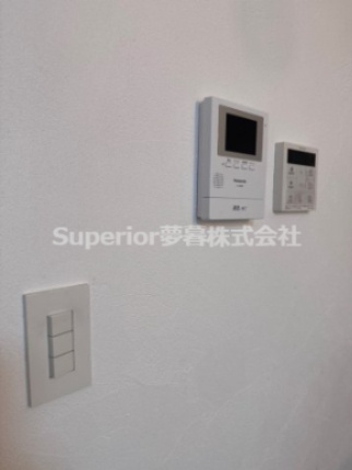 【中古戸建て】大津市赤尾町のセキュリティ|リビング入ってすぐにあるインターホン設備や給湯設備