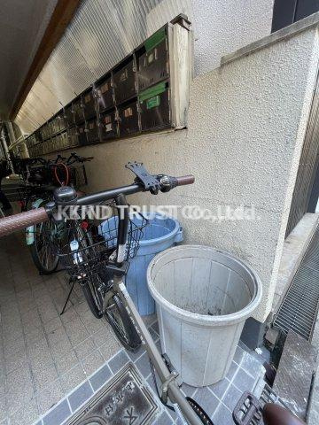 南森町ハイツのエントランス|建物の内部です