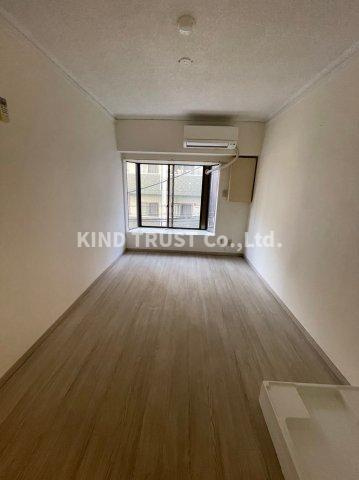 南森町ハイツの居間・リビング|こちらのリビングで趣味の時間をお楽しみください