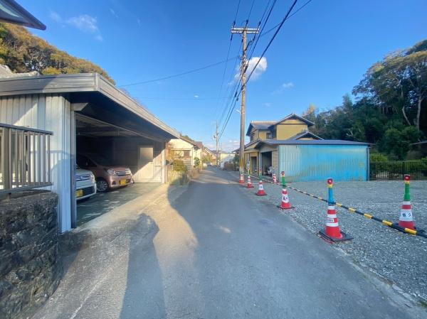 海南市且来土地の前面道路含む現地写真