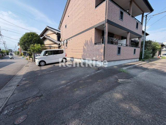 アリビオの駐車場