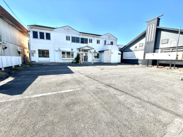 共栄町三丁目店舗(駐車場10台込)の外観