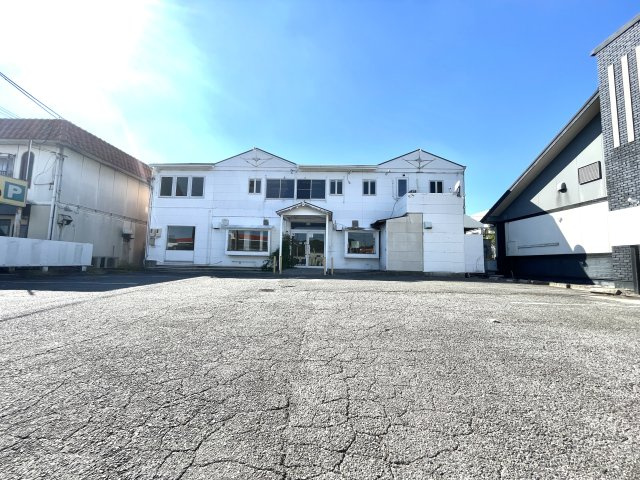 共栄町三丁目店舗(駐車場10台込)の外観