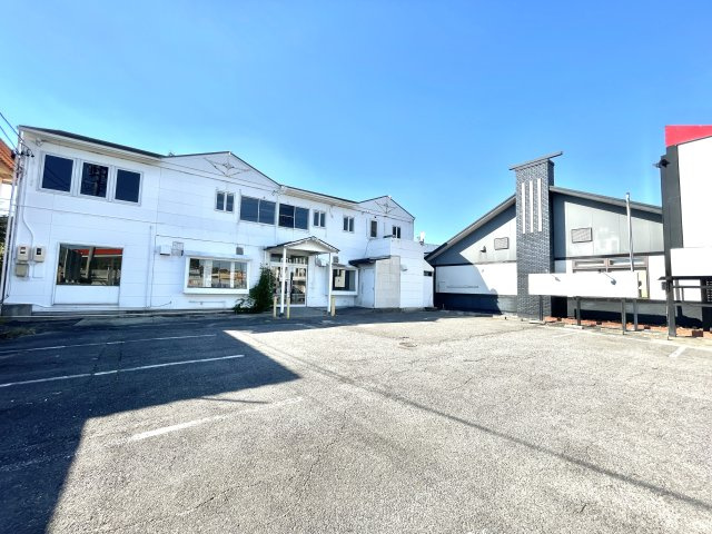 共栄町三丁目店舗(駐車場10台込)の外観
