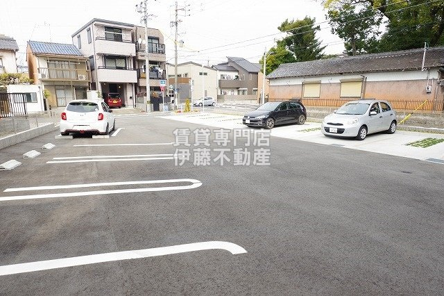 ラレジーナグランデの駐車場