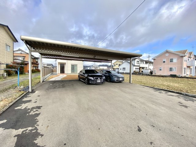 中古住宅　石原２丁目の駐車場