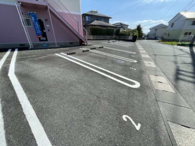 セゾン868の駐車場