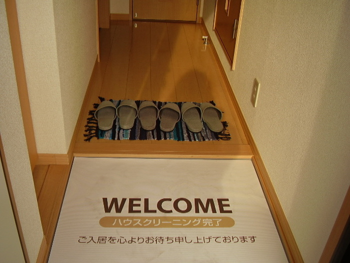 グランディールナギサワの玄関