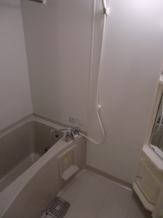 グランディールナギサワの浴室