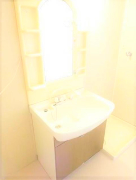 サンライズ平塚の洗面所|ゆったりとスペースのある洗面所