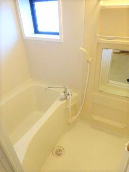 サンライズ平塚の浴室|コンパクトで使いやすいお風呂です