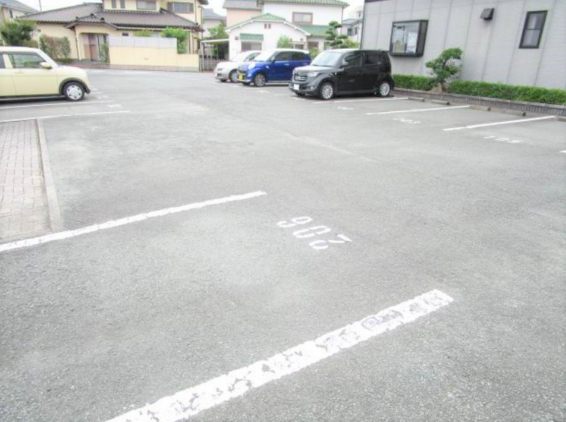 サンライズ平塚の駐車場|駐車スペースもあります