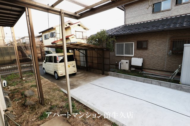 森の里貸家の駐車場