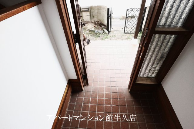 森の里貸家の玄関