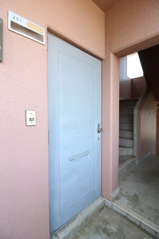 ステーションコーポの玄関|収納もある玄関です