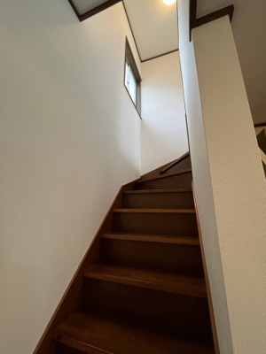 【内装】 | 永田東1丁目戸建 | 永田東1丁目戸建　階段