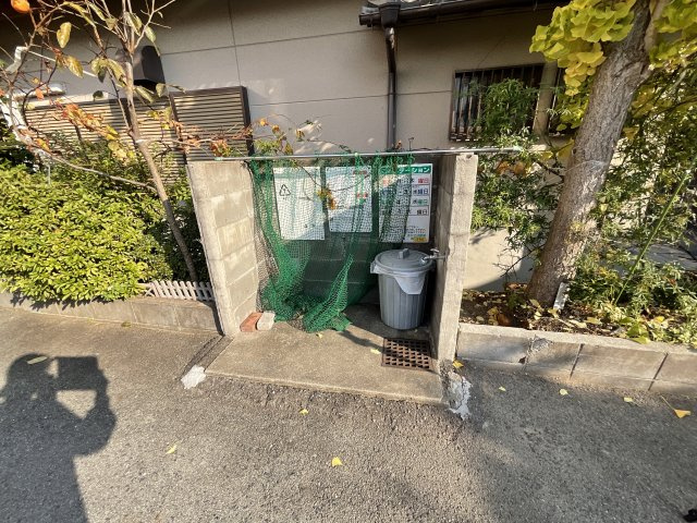 【その他共用部分】 | サンリッチハイツ | 敷地内ゴミ捨て場もあります