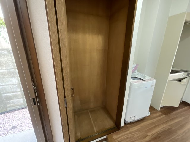 【玄関】 | サンリッチハイツ | 玄関にも収納スぺースもあります