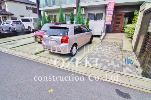 シャンティの駐車場