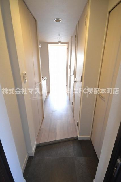 プレサンス谷町七丁目Ⅱの玄関