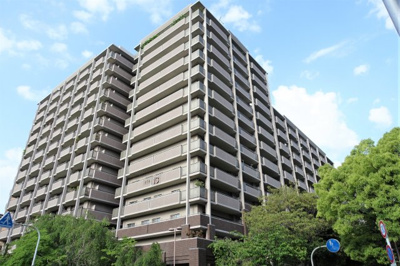 【外観】 | 淀川リバーサイドタウンさくら１３番館 | タイル貼り外観が美しい大規模マンション。