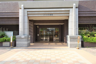 【エントランス】 | 天神橋筋商店街まで徒歩6分、スーパー、飲食店が身近にあり生活しやすい立地です。