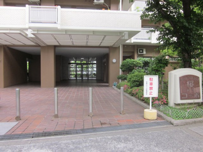 【エントランス】 | 淀川リバーサイドタウン桜第３コーポ | 管理の行き届いたマンションです。