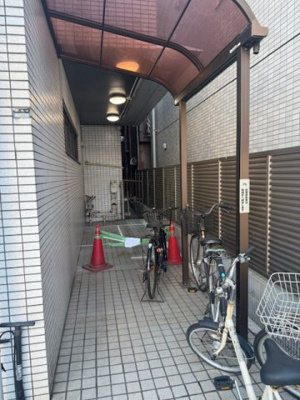 【外観】 | 吉岡ビル・バイク駐輪場