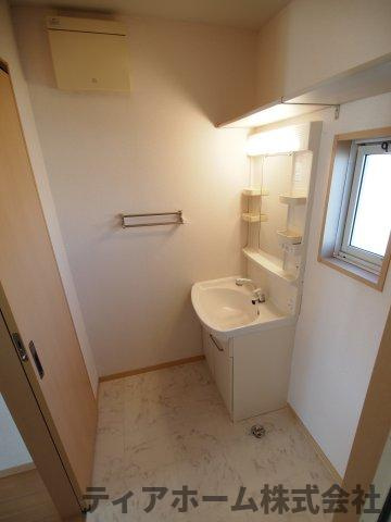 大和高田市大字池田のハイツの洗面所|明るい洗面所です