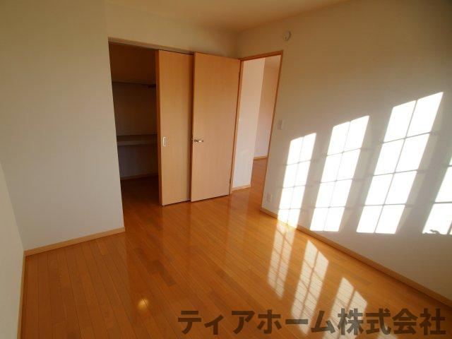 大和高田市大字池田のハイツの洋室