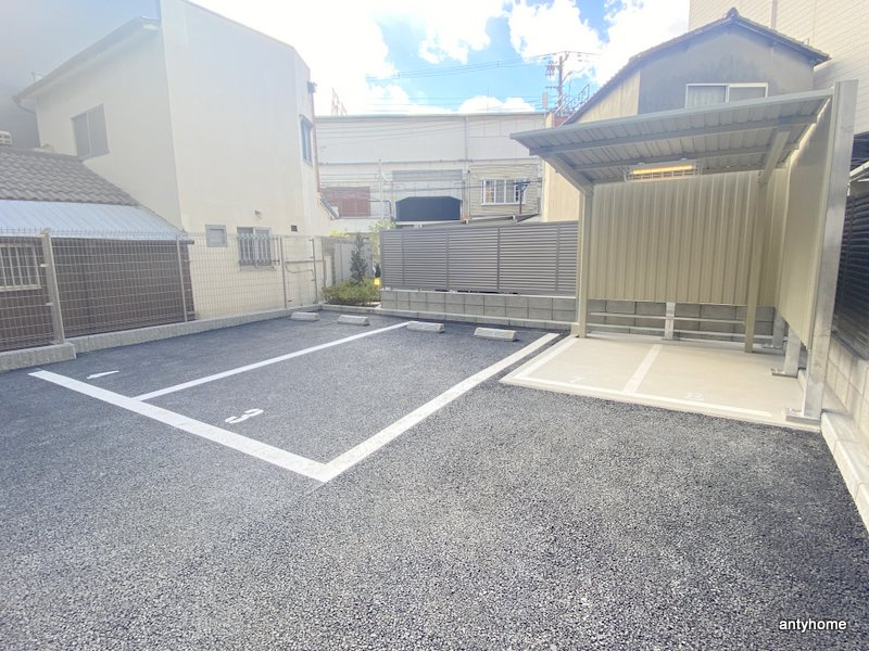 スプランディッド難波キャトル　仲介手数料無料の駐車場