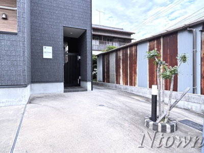 【エントランス】 | KBY Futase | 清潔なエントランスです