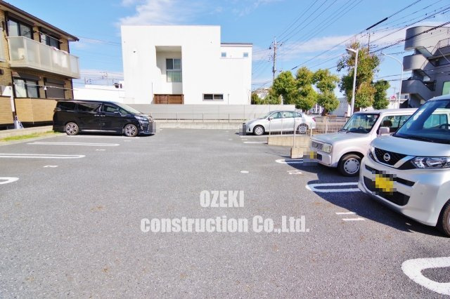 カルモポンテの駐車場