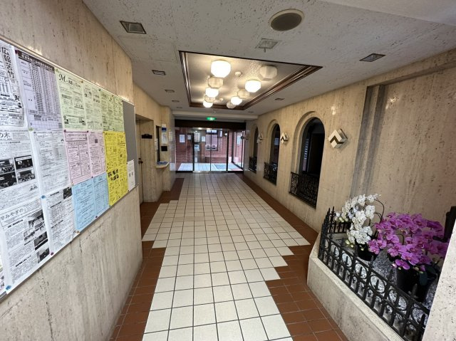 ライオンズマンション原町のエントランス