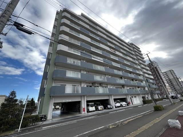 ライオンズマンション小鶴新田センターパークの外観