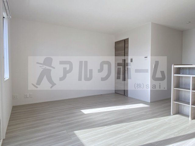 メゾンド五条宮の居間・リビング