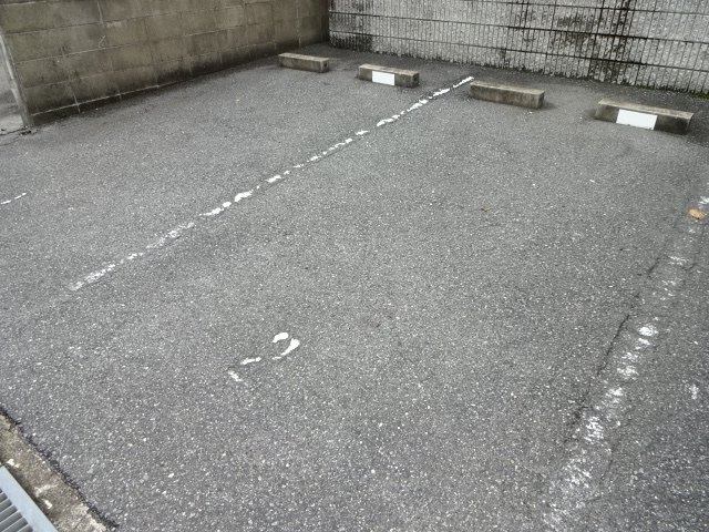 APT雄徳山の駐車場