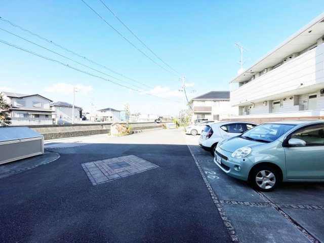 シャーメゾン　フォーレ蔵本　Ⅱ番館の駐車場
